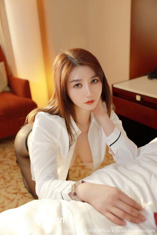 亚丝娜污漫画,揭秘虚拟世界中的成人幻想